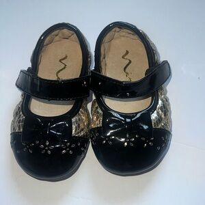 Nina kids Metallic baby girl shoes size 4